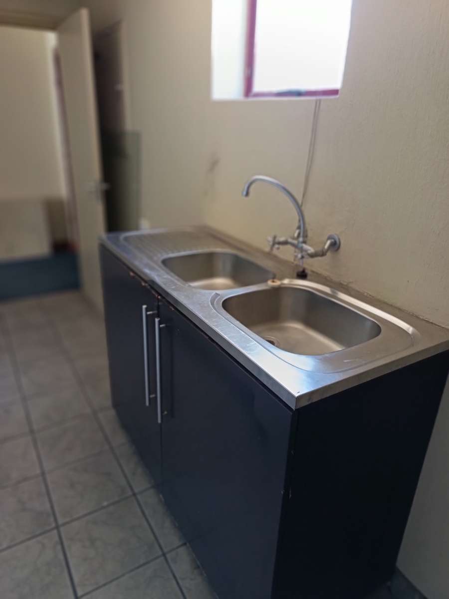 To Let commercial Property for Rent in Bo Oakdale Western Cape